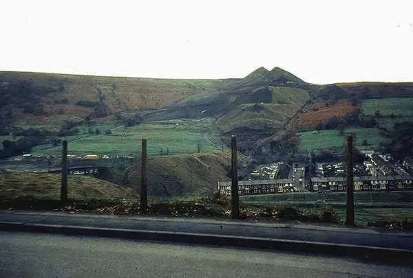 Thảm họa Aberfan qua hình ảnh: Câu chuyện có thật về thảm kịch chấn động xứ Wales năm 1966 - Ảnh 9.