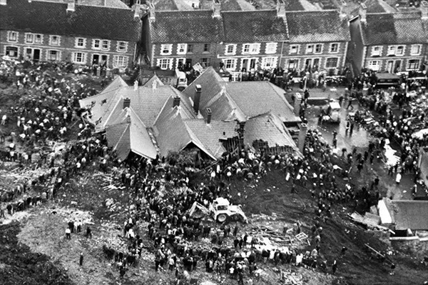 Thảm họa Aberfan qua hình ảnh: Câu chuyện có thật về thảm kịch chấn động xứ Wales năm 1966 - Ảnh 6.