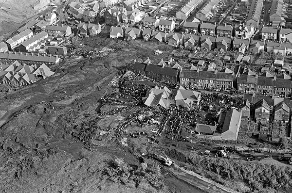 Thảm họa Aberfan qua hình ảnh: Câu chuyện có thật về thảm kịch chấn động xứ Wales năm 1966 - Ảnh 4.