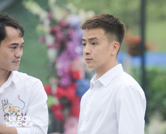 Văn Toàn bảnh bao làm phù rể cho đám cưới Quang Hải và Chu Thanh Huyền, trả lời bất ngờ về dự định cưới vợ - Ảnh 4.