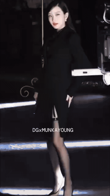 Moon Ga Young không hở bạo vẫn hút spotlight triển lãm Dolce & Gabbana, đôi chân siêu nhỏ đúng là bảo bối - Ảnh 3.