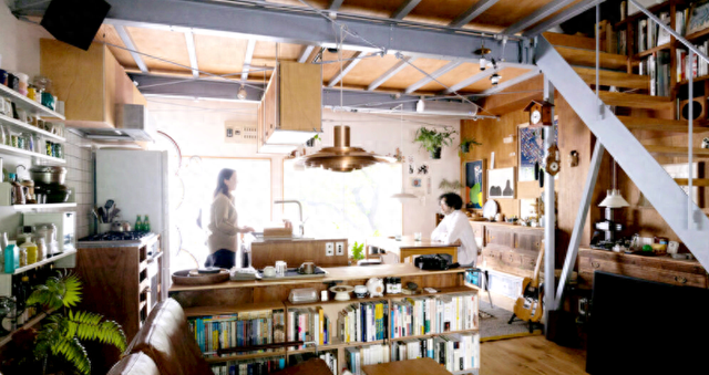 Căn nhà của vợ chồng kiến trúc sư 8x Nhật Bản: Tối giản nhưng đầy tinh tế, nội thất làm bằng 100% gỗ tự nhiên - Ảnh 1.