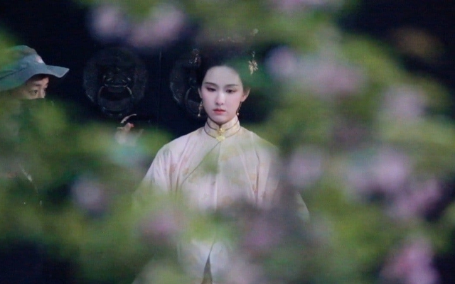 Mỹ nhân Hoa ngữ gây sốc visual ở phim mới: Nét đẹp cổ điển như xé tranh bước ra - Ảnh 1.