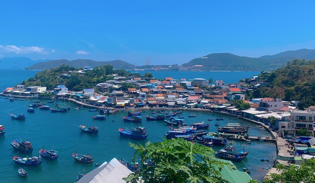 Cuộc sống ít người biết ở hòn đảo du lịch hoang sơ giữa lòng Nha Trang - Ảnh 1.