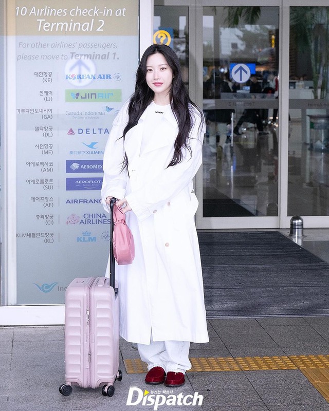 Moon Ga Young có thời trang sân bay chuẩn sang xịn mịn dù chỉ diện toàn đồ màu trung tính - Ảnh 6.