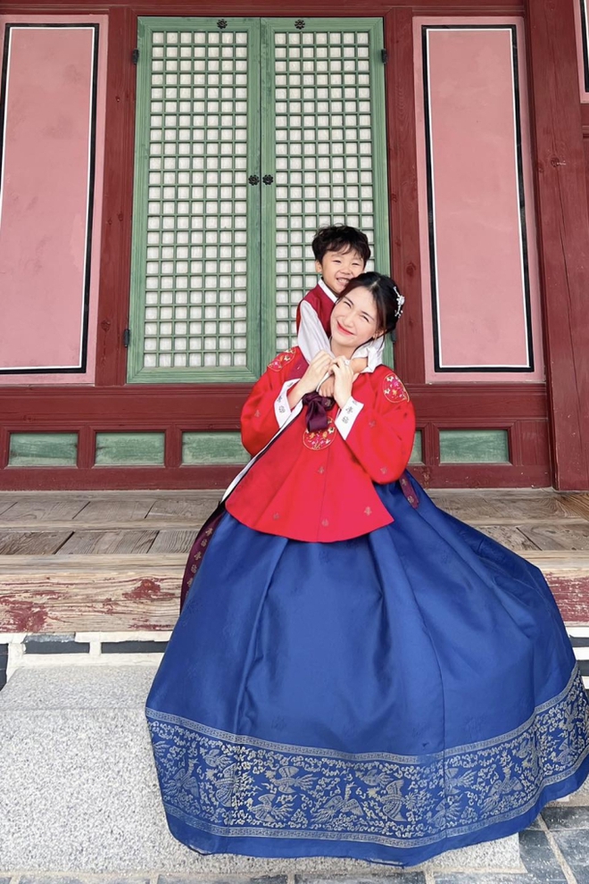 Hòa Minzy chạm mặt thiếu gia Minh Hải khi đón con trai từ Úc trở về, lên tiếng thông tin tái hợp và cưới cuối năm - Ảnh 6.