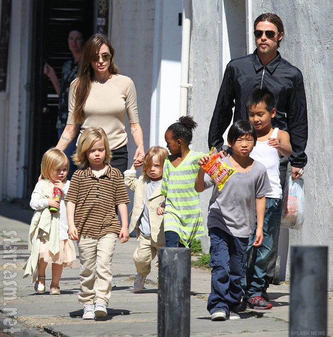 Con trai ruột duy nhất của Angelina Jolie và Brad Pitt: Sở hữu chiều cao vượt trội, càng lớn càng giống bố - Ảnh 3.