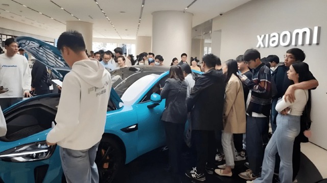 Xiaomi làm được điều mà Apple mất 10 năm vẫn thất bại: Một tháng sản xuất 10.000 xe điện, hàng chờ mua xe kéo dài tới 7 tháng - Ảnh 2.