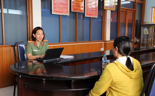 Chỉ thao tác chuyển 12.000 đồng, tá hỏa khi 28 triệu đồng tự động chuyển vào tài khoản ngân hàng lạ - Ảnh 1.