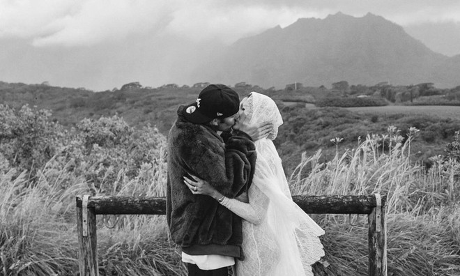 HOT: Justin Bieber and Hailey Bieber are preparing to welcome their first child, their pregnant belly wedding dress photo attracts nearly 10 million likes - Photo 4.