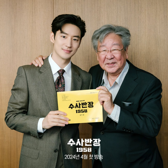 최불암 이제훈 수사반장 1958 대본 기념사진