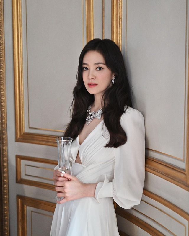 Song Hye Kyo 3 lần tậu nhà trăm tỷ tặng mẹ, gây xúc động với lần hiếm hoi nhắc về mẹ hậu ly hôn - Ảnh 2.
