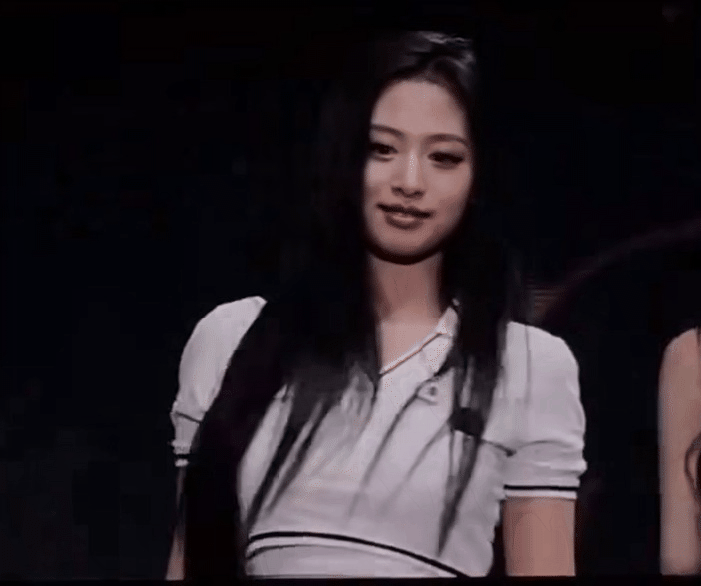 BABYMONSTER gây sốt vì hát chay không nhạc ở fanmeeting, đối thủ ILLIT cũng viral nhưng do... hát nhép - Ảnh 6. BABYMONSTER gây sốt vì hát chay không nhạc ở fanmeeting, đối thủ ILLIT cũng viral nhưng do... hát nhép - Ảnh 6.