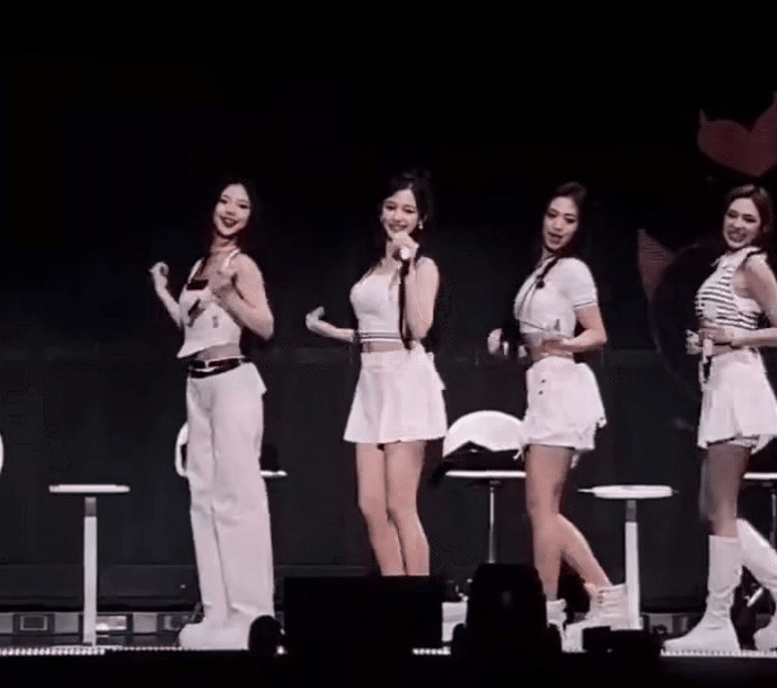 BABYMONSTER gây sốt vì hát chay không nhạc ở fanmeeting, đối thủ ILLIT cũng viral nhưng do... hát nhép - Ảnh 5. BABYMONSTER gây sốt vì hát chay không nhạc ở fanmeeting, đối thủ ILLIT cũng viral nhưng do... hát nhép - Ảnh 5.