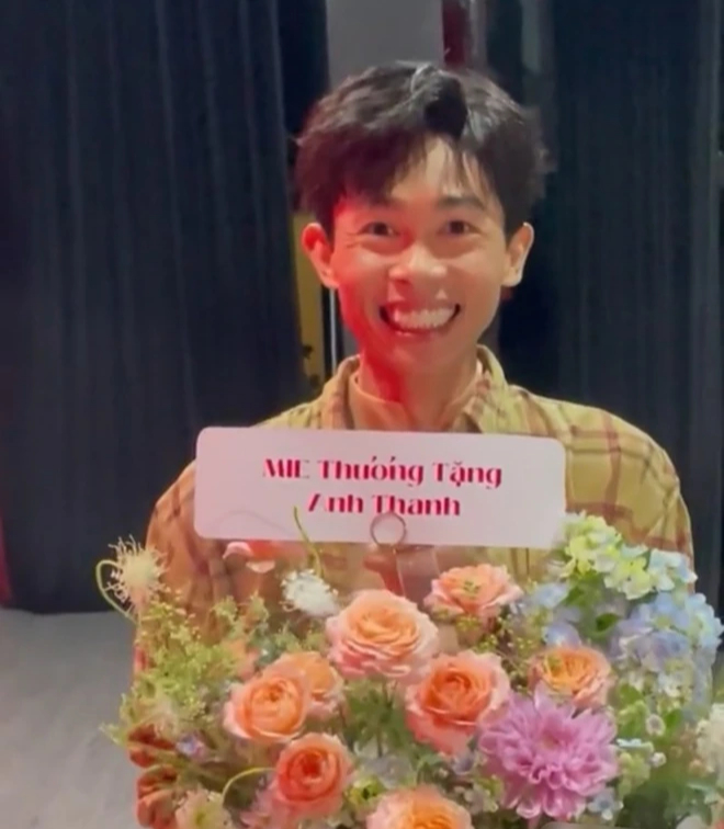 DJ Mie bất ngờ tặng hoa cho Hồng Thanh, có dấu hiệu quay lại hậu 6 tháng chia tay? - Ảnh 3.