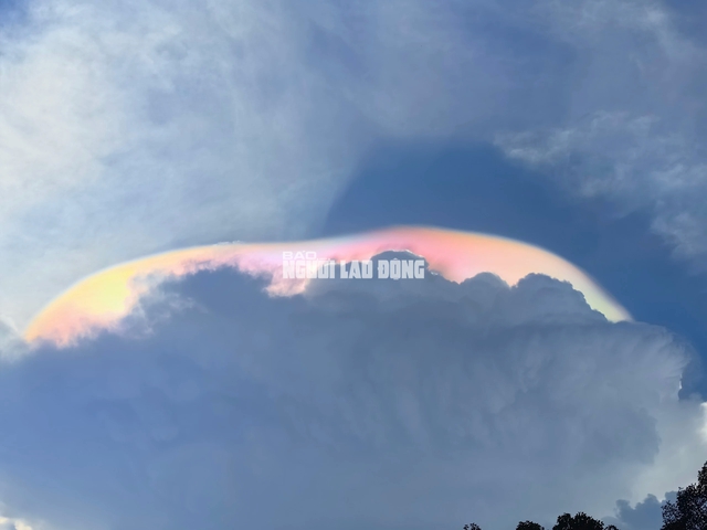 Giải mã đám mây ngũ sắc trên bầu trời TP HCM - Ảnh 1.