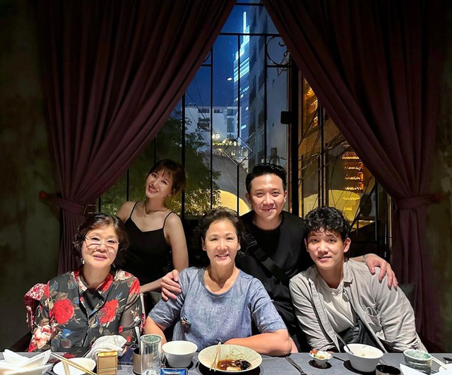 Hari Won bị soi dấu hiệu lạ, vắng mặt trong buổi tụ họp ăn uống với gia đình Trấn Thành - Ảnh 6.