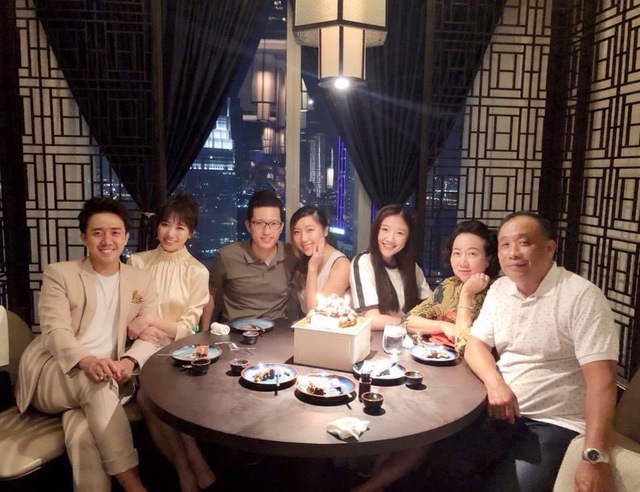 Hari Won bị soi dấu hiệu lạ, vắng mặt trong buổi tụ họp ăn uống với gia đình Trấn Thành - Ảnh 8.