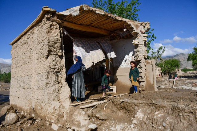 Lũ lụt tàn phá ở Afghanistan, 315 người đã thiệt mạng - Ảnh 2.