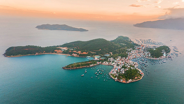 Phát hiện hòn đảo hoang sơ ít người biết biệt lập giữa biển Nha Trang, cách đất liền chỉ 15 phút đi ca nô