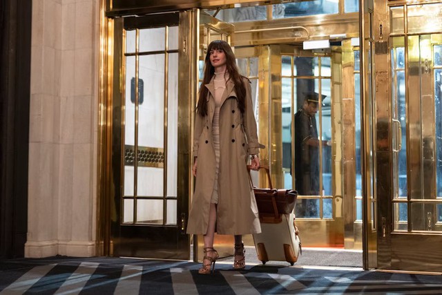 Mê mẩn phong cách thời trang đẹp không điểm trừ của Anne Hathaway trong phim mới - Ảnh 4.