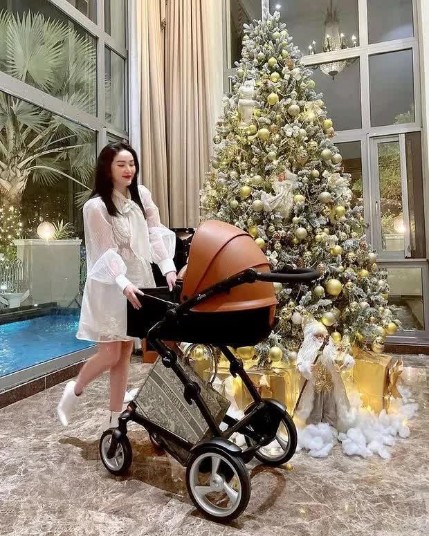 Công chúa Vbiz sinh con ở tuổi 33: Cưng chiều quý tử hết mực, không tiếc tiền khi sắm đồ bỉm sữa cao cấp - Ảnh 2.