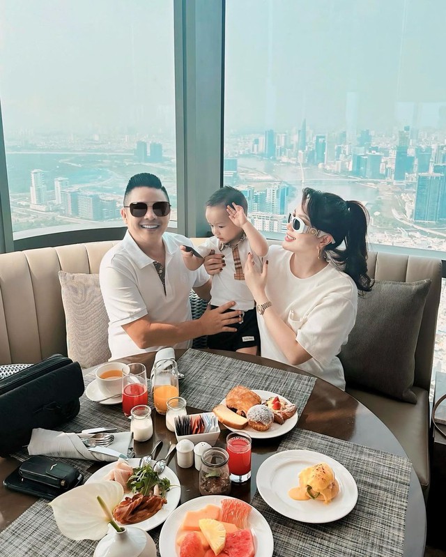 Công chúa Vbiz sinh con ở tuổi 33: Cưng chiều quý tử hết mực, không tiếc tiền khi sắm đồ bỉm sữa cao cấp - Ảnh 1.