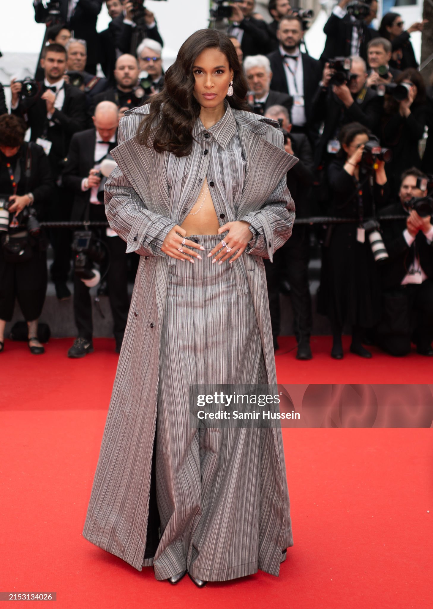 Thảm đỏ Cannes ngày 2: Búp bê Anya Taylor-Joy đẹp vô thực so kè Đường Yên - Quan Hiểu Đồng, xuất hiện cả dàn khách mời mặc lố! - Ảnh 29.