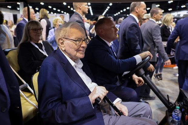 Lời khuyên mới nhất của Warren Buffett năm 2024: Cuộc họp 4 tiếng tóm gọn lại trong 2 lời khuyên cực “thấm”, xứng danh nhà đầu tư huyền thoại nhất thế kỷ - Ảnh 2.