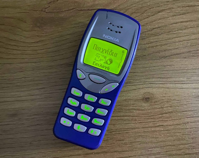 Nokia 3210 mới cháy hàng sau 2 ngày, dân tình săn lùng như bảo vật: Tất cả chỉ vì một tính năng lạ đời! - Ảnh 2.
