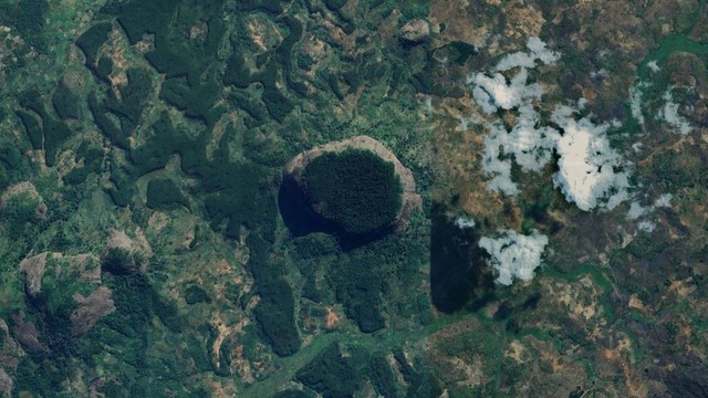 10 thứ bí ẩn được Google Earth phát hiện: Hình ảnh số 1 từng gây tranh cãi nảy lửa - Ảnh 2.