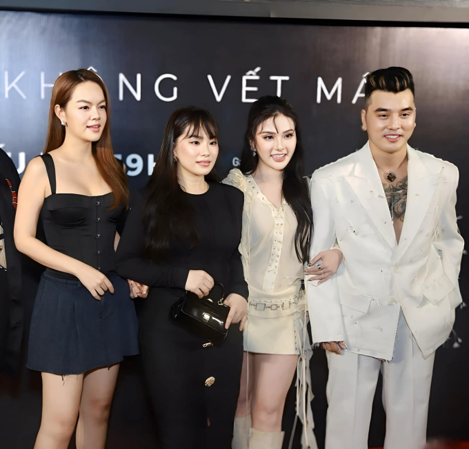 Nhóm nữ 'Huyền Thoại Vpop'