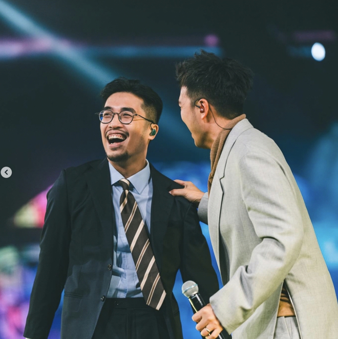 Netizen quốc tế tràn vào MV của Vũ., dành toàn lời khen ngợi sau sân khấu bất ngờ tại Hong Kong (Trung Quốc) - Ảnh 5.