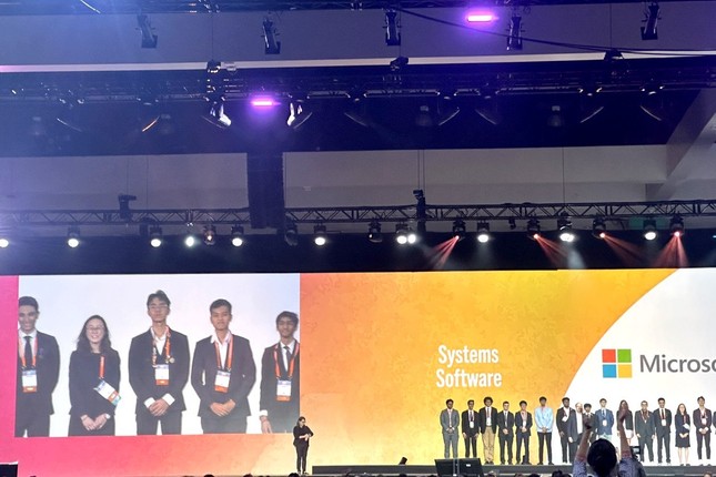 Học sinh Việt Nam xuất sắc giành giải Nhì Hội thi Khoa học kỹ thuật quốc tế 2024 - Ảnh 1.