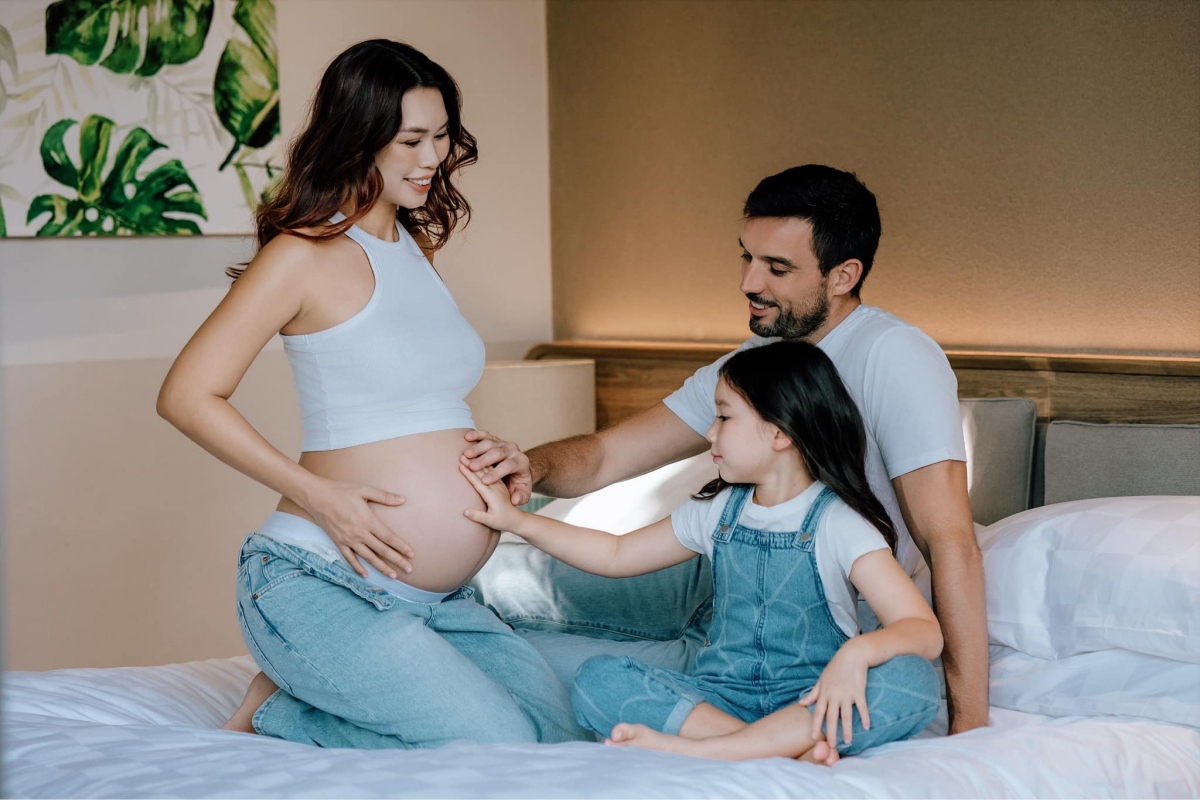 Cuộc h&ocirc;n nh&acirc;n vi&ecirc;n m&atilde;n của si&ecirc;u mẫu H&agrave; Anh v&agrave; chồng T&acirc;y - Ảnh 2.