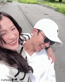 Dậy sóng khoảnh khắc Baifern được Nine Naphat ẵm đi trên đường trong chuyến hẹn hò ở trời Âu - Ảnh 1