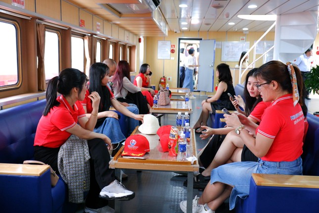 Bất ngờ lý do khách đi tàu cao tốc TPHCM - Côn Đảo vạ vật chờ trung chuyển - Ảnh 2.
