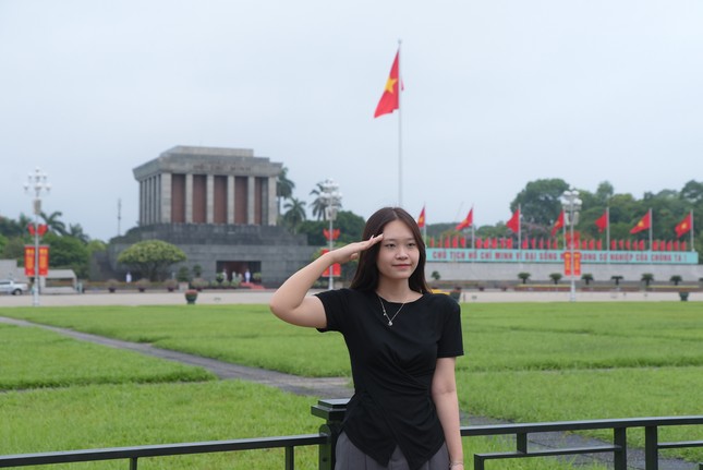 Thi&ecirc;ng li&ecirc;ng Lễ ch&agrave;o cờ tại quảng trường Ba Đ&igrave;nh kỷ niệm 134 năm ng&agrave;y sinh Chủ tịch Hồ Ch&iacute; Minh - Ảnh 11.