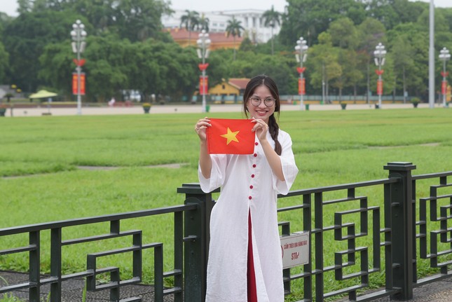 Thi&ecirc;ng li&ecirc;ng Lễ ch&agrave;o cờ tại quảng trường Ba Đ&igrave;nh kỷ niệm 134 năm ng&agrave;y sinh Chủ tịch Hồ Ch&iacute; Minh - Ảnh 9.