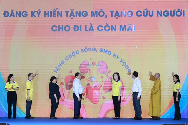 Thủ tướng Phạm Minh Chính đăng ký hiến tạng, kêu gọi mọi người dân đăng ký - Ảnh 1.