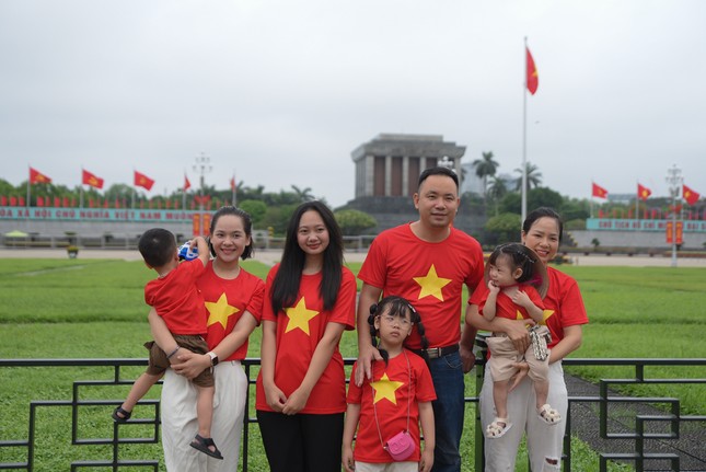 Thi&ecirc;ng li&ecirc;ng Lễ ch&agrave;o cờ tại quảng trường Ba Đ&igrave;nh kỷ niệm 134 năm ng&agrave;y sinh Chủ tịch Hồ Ch&iacute; Minh - Ảnh 7.