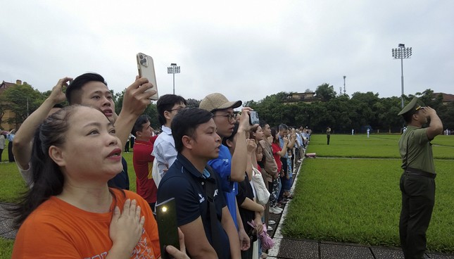 Thi&ecirc;ng li&ecirc;ng Lễ ch&agrave;o cờ tại quảng trường Ba Đ&igrave;nh kỷ niệm 134 năm ng&agrave;y sinh Chủ tịch Hồ Ch&iacute; Minh - Ảnh 5.