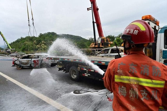 Vụ đường cao tốc sụt lún ở Quảng Đông: Số nạn nhân thiệt mạng tăng lên 48 người - Ảnh 2.