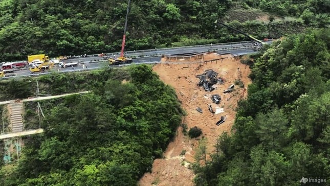 Vụ đường cao tốc sụt lún ở Quảng Đông: Số nạn nhân thiệt mạng tăng lên 48 người - Ảnh 1.
