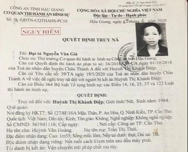 Lai lịch không ngờ của người phụ nữ bán đồ ăn vặt - Ảnh 1.