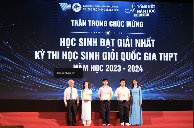 120 học sinh Trường Phổ thông Năng khiếu nhận học bổng trên 100 tỉ đồng - Ảnh 1.