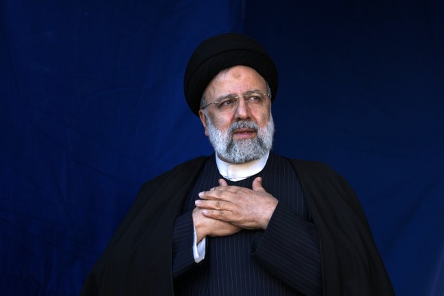 Chân dung Tổng thống Iran Ebrahim Raisi đang mất tích sau vụ rơi trực thăng - Ảnh 1.