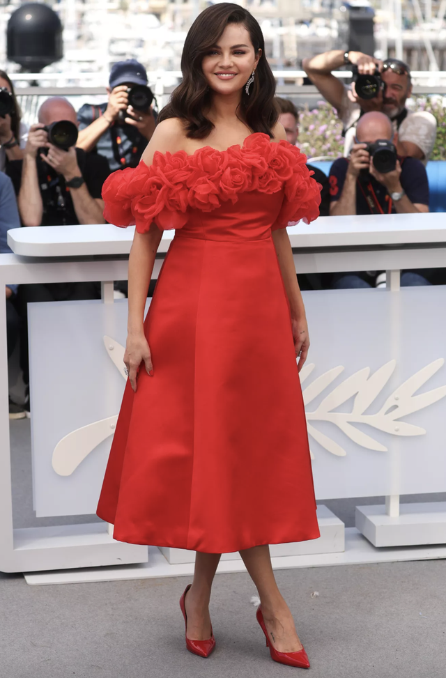 Selena Gomez sticht auf dem roten Teppich der Filmfestspiele von Cannes 2024 hervor – Foto 1.