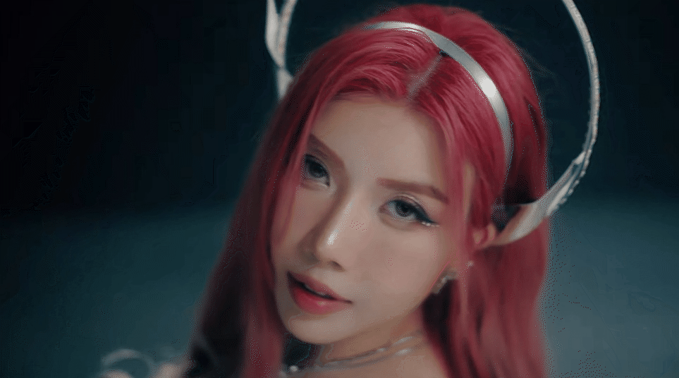 MV debut của nhóm chị đẹp LUNAS: Xào nấu loạt sản phẩm Kpop, leo trending thần tốc - Ảnh 12.