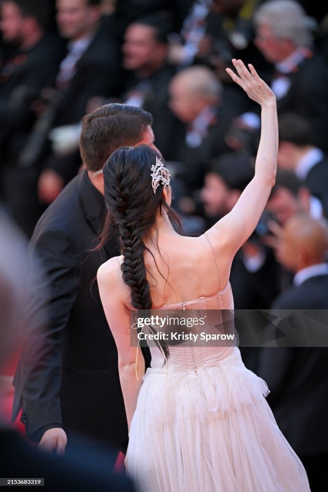 Cuối cùng Getty Images cũng đổ ảnh bắt trọn nhan sắc Han So Hee tại Cannes, nhưng sao thảm họa khó tin thế này? - Ảnh 9.